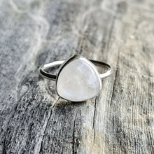 Load image into Gallery viewer, Moonstone ring in 925 silver