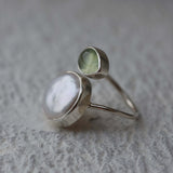 Spiral handmade ring in 925 silver with fresh water pearl and prehnite 