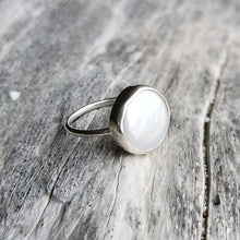 Load image into Gallery viewer, PEARL COIN RING
