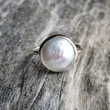 Load image into Gallery viewer, PEARL COIN RING
