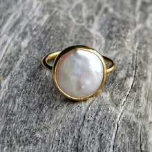 Load image into Gallery viewer, PEARL COIN RING GOLD
