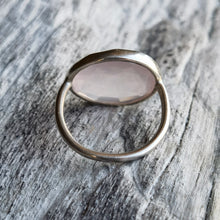 Load image into Gallery viewer, ROSE QUARTZ RING OVAL
