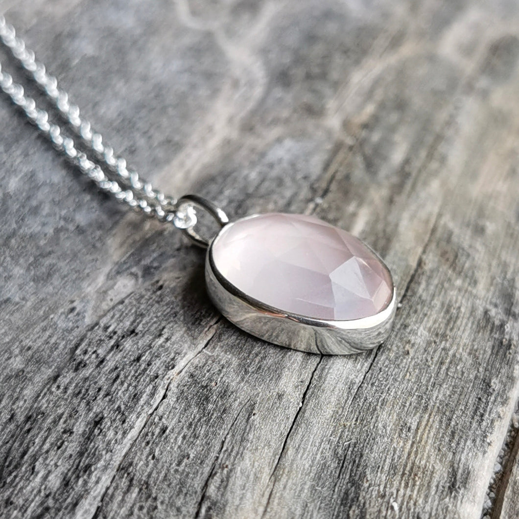 ROSE QUARTZ OVAL PENDANT