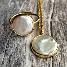 Load image into Gallery viewer, PEARL COIN NECKLACE GOLD
