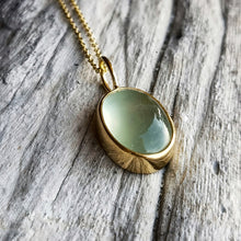 Load image into Gallery viewer, PREHNITE PENDANT GOLD
