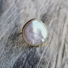 Load image into Gallery viewer, PEARL COIN RING GOLD
