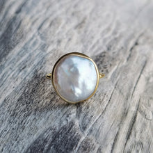 Load image into Gallery viewer, PEARL COIN RING GOLD
