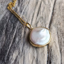 Load image into Gallery viewer, PEARL COIN NECKLACE GOLD
