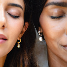 Load image into Gallery viewer, PEARL DROP EARRINGS GOLD
