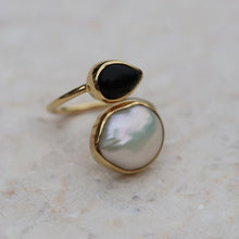 Load image into Gallery viewer, BLACK ONYX &amp; PEARL SPIRAL RING GOLD - Soulshine Gems
