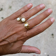 Load image into Gallery viewer, PEARL EYE RING GOLD

