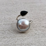 BLACK ONYX & PEARL SPIRAL RING