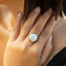 Load image into Gallery viewer, PEARL COIN RING GOLD
