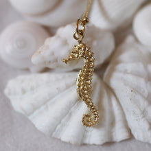 Load image into Gallery viewer, SEAHORSE NECKLACE GOLD
