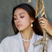 Load image into Gallery viewer, PEARL BARO EARRINGS SILVER

