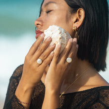 Load image into Gallery viewer, PEARL COIN RING GOLD
