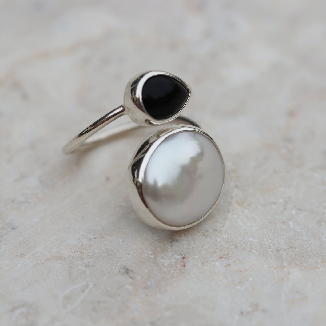 BLACK ONYX & PEARL SPIRAL RING - Soulshine Gems