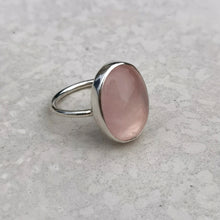 Load image into Gallery viewer, ROSE QUARTZ OVAL RING
