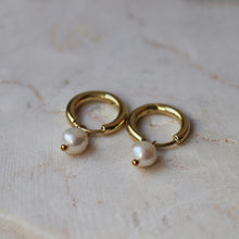 Load image into Gallery viewer, MINI BARO PEARL EARRINGS GOLD

