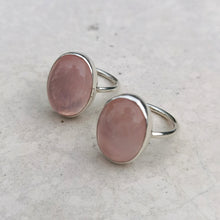Load image into Gallery viewer, ROSE QUARTZ OVAL RING
