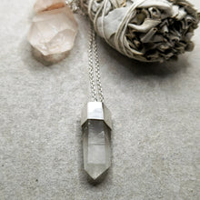 Load image into Gallery viewer, CLEAR QUARTZ CRYSTAL NECKLACE
