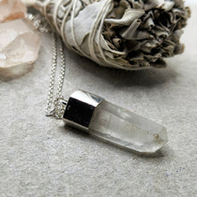 Load image into Gallery viewer, CLEAR QUARTZ CRYSTAL NECKLACE
